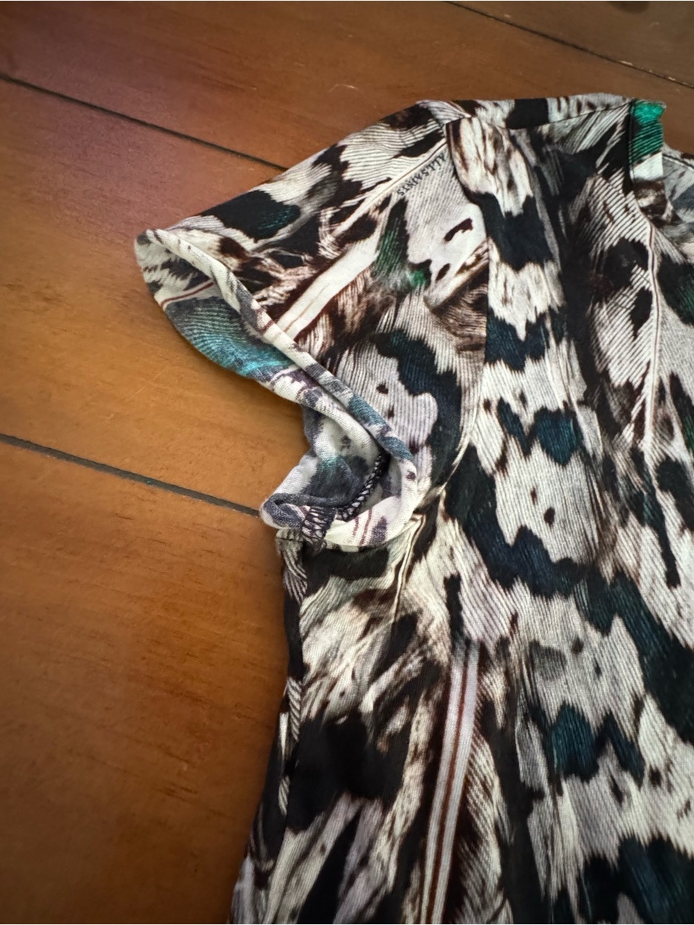 All Saints Women's Abstract Feather-Print Short Sleeve Top - Black/Green - Picture 4 of 9